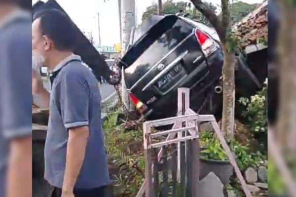 Kecelakaan Mobil Tewaskan Polisi di Bandar Lampung, 3 Orang Luka-Luka Kecelakaan Mobil Tewaskan Polisi di Bandar Lampung, 3 Orang Luka-Luka