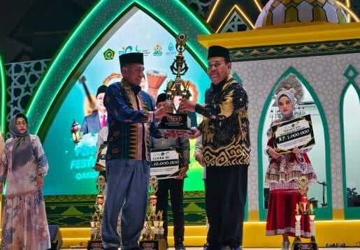 Jatim Sabet Juara I Lomba Qasidah Kolaborasi di Festival Seni Budaya Islam Jatim Sabet Juara I Lomba Qasidah Kolaborasi di Festival Seni Budaya Islam