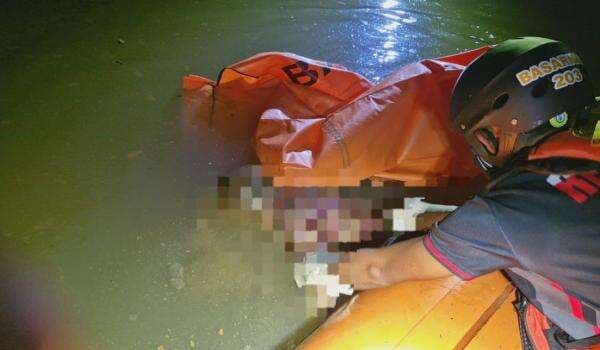 Tim SAR Gabungan Temukan Kakek Tenggelam di Sungai Gang Mufakat Tim SAR Gabungan Temukan Kakek Tenggelam di Sungai Gang Mufakat