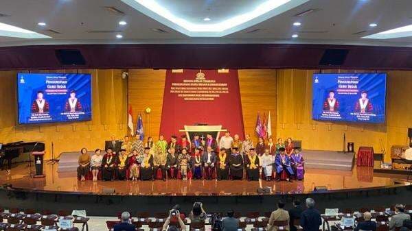 STTRII Kukuhkan Dua Guru Besar Bidang Teologi Sistematika Reformatoris dan Teologi Misi STTRII Kukuhkan Dua Guru Besar Bidang Teologi Sistematika Reformatoris dan Teologi Misi