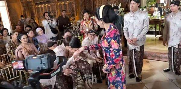 6 Potret Anak-Anak Mulan Jameela saat di Siraman Al Ghazali, Salim ke Maia Estianty hingga Foto Keluarga 6 Potret Anak-Anak Mulan Jameela saat di Siraman Al Ghazali, Salim ke Maia Estianty hingga Foto Keluarga