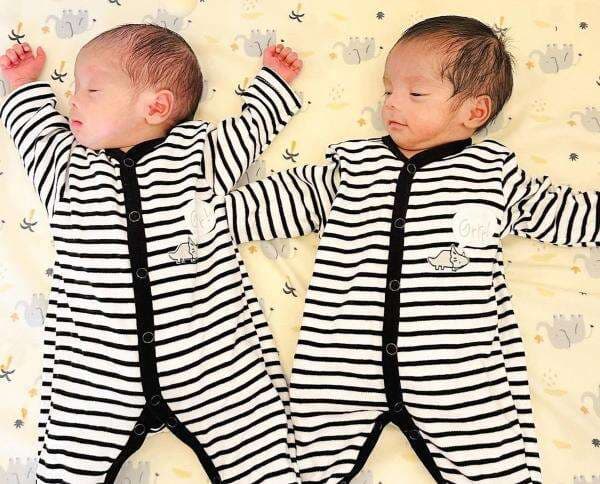 6 Potret Bahagia Istri Ustadz Dennis Lim Melahirkan, Dikaruniai Anak Kembar Usai 5 Tahun Menanti Momongan 6 Potret Bahagia Istri Ustadz Dennis Lim Melahirkan, Dikaruniai Anak Kembar Usai 5 Tahun Menanti Momongan