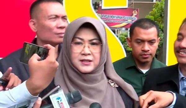 Dokter Tifa Sebut Jokowi Stres gegara Kasus Ijazah Palsu, Sarankan Berobat ke Luar Negeri Dokter Tifa Sebut Jokowi Stres gegara Kasus Ijazah Palsu, Sarankan Berobat ke Luar Negeri