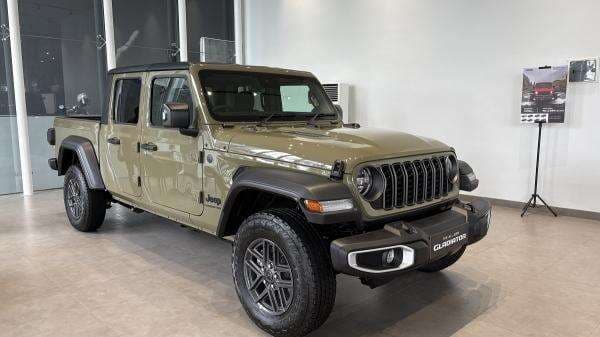 Jeep Gladiator Rubicon Meluncur, Dibanderol Rp2,5 Miliar Jeep Gladiator Rubicon Meluncur, Dibanderol Rp2,5 Miliar