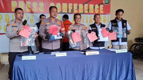 Polisi Gerebek Pesta Gay di Hotel Setiabudi, Pelaku Berdalih Rayakan Ulang Tahun Polisi Gerebek Pesta Gay di Hotel Setiabudi, Pelaku Berdalih Rayakan Ulang Tahun