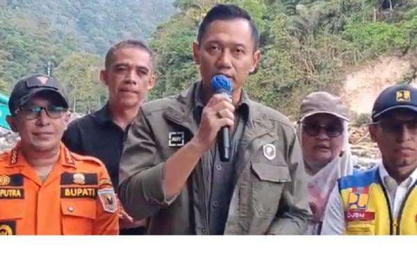 Kunjungi Lembah Anai, Menko AHY Janjikan Jalur Utama Sumbar-Riau Segera Dibuka Kunjungi Lembah Anai, Menko AHY Janjikan Jalur Utama Sumbar-Riau Segera Dibuka