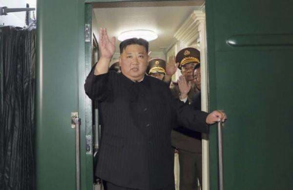 Pemimpin Korea Utara Kim Jong Un Tiba di Beijing Naik Kereta Api Pemimpin Korea Utara Kim Jong Un Tiba di Beijing Naik Kereta Api