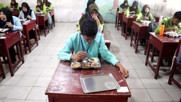 Cegah Keracunan, SLTPN 1 Lubuk Sikaping Tambah Satu Porsi Makanan untuk Sampel MBG Cegah Keracunan, SLTPN 1 Lubuk Sikaping Tambah Satu Porsi Makanan untuk Sampel MBG