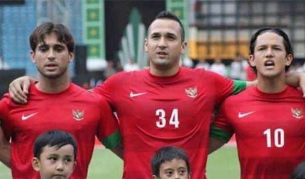 Kisah Penyerang Timnas Indonesia yang Kerja Jadi Satpam hingga Bangkit sebagai Pelatih Kisah Penyerang Timnas Indonesia yang Kerja Jadi Satpam hingga Bangkit sebagai Pelatih