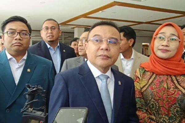 DPR Tunggu Hasil Pembahasan Tim Perumus Buruh dan Apindo untuk RUU Ciptaker DPR Tunggu Hasil Pembahasan Tim Perumus Buruh dan Apindo untuk RUU Ciptaker