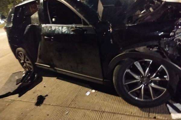 Kabur usai Seruduk Warga, Mobil Mazda Tertabrak Kereta Api di Jakut Kabur usai Seruduk Warga, Mobil Mazda Tertabrak Kereta Api di Jakut