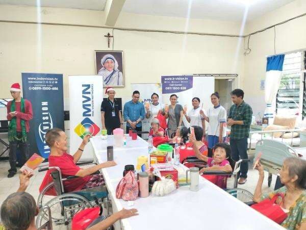 Senyum Oma-Opa Rumah Jompo Wisma Sahabat Baru Sambut Hangat MVN-MNC Peduli Senyum Oma-Opa Rumah Jompo Wisma Sahabat Baru Sambut Hangat MVN-MNC Peduli