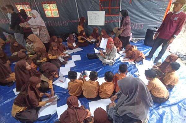 Pulihkan Mental, Penyuluh Agama Gelar Trauma Healing Anak-Anak Korban Banjir Bireun Pulihkan Mental, Penyuluh Agama Gelar Trauma Healing Anak-Anak Korban Banjir Bireun