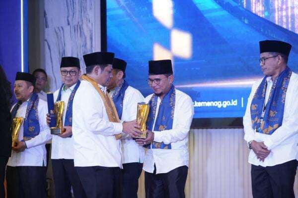 Kanwil Kemenag Provinsi Papua Raih 2 Penghargaan pada Ajang Humas Kemenag Award 2024 Kanwil Kemenag Provinsi Papua Raih 2 Penghargaan pada Ajang Humas Kemenag Award 2024