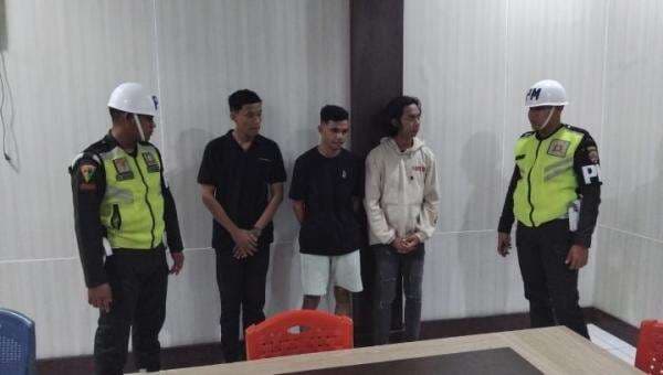 Jadi Bang Jago saat Aniaya Anggota TNI, Tiga Pemuda Pucat Pasi usai Ditangkap Pihak Berwajib Jadi Bang Jago saat Aniaya Anggota TNI, Tiga Pemuda Pucat Pasi usai Ditangkap Pihak Berwajib