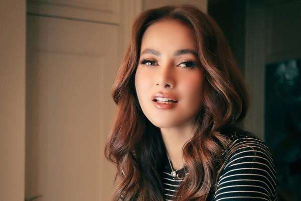 Olla Ramlan Pamer Goyang Erotis saat NgeDJ di Kelab Malam Olla Ramlan Pamer Goyang Erotis saat NgeDJ di Kelab Malam