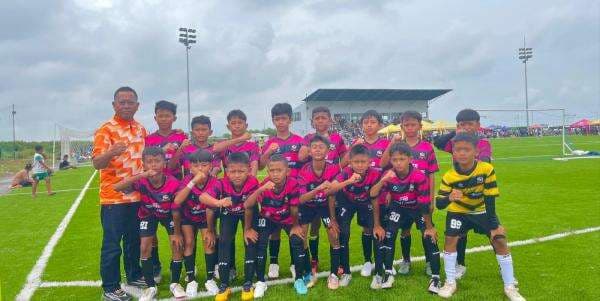 4 Pemain asal Way Kanan Bermain Bersama SSB Putra Lampung U-12 Ikuti Kejurnas di Semarang 4 Pemain asal Way Kanan Bermain Bersama SSB Putra Lampung U-12 Ikuti Kejurnas di Semarang