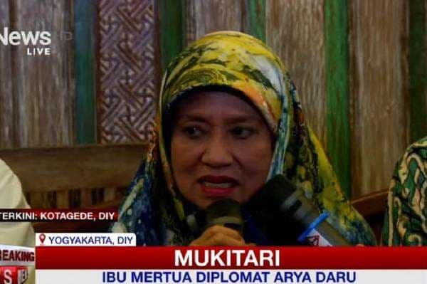 Mertua Cerita Sosok Arya Daru: Dia Sayang Istri, Anak dan Keluarga Besar Mertua Cerita Sosok Arya Daru: Dia Sayang Istri, Anak dan Keluarga Besar