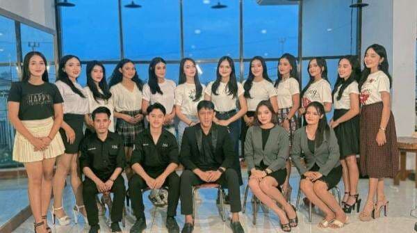 Siap Tampil Anggun, Finalis Puteri Manggarai Dapat Pelatihan Kecantikan oleh HSL Wedding Organizer Siap Tampil Anggun, Finalis Puteri Manggarai Dapat Pelatihan Kecantikan oleh HSL Wedding Organizer