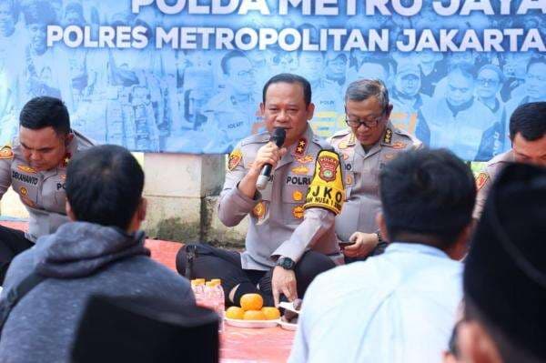 Makan Siang Bareng, Kapolda Metro Sebut Pedagang Kopi Keliling Punya Peran Penting Jaga Jakarta Makan Siang Bareng, Kapolda Metro Sebut Pedagang Kopi Keliling Punya Peran Penting Jaga Jakarta