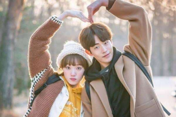 7 Fakta Nam Joo Hyuk dan Lee Sung Kyung Pacaran, Sempat Bikin Fans Kecewa 7 Fakta Nam Joo Hyuk dan Lee Sung Kyung Pacaran, Sempat Bikin Fans Kecewa