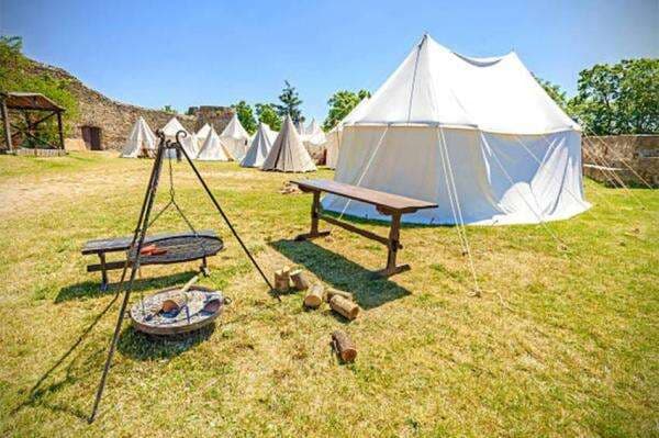 7 Perbedaan Glamping dan Camping, Anda Lebih Suka yang Mana? 7 Perbedaan Glamping dan Camping, Anda Lebih Suka yang Mana?