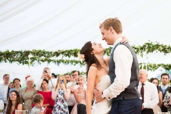 7 Rekomendasi Lagu Pernikahan Anti-mainstream yang Romantis dan Penuh Makna 7 Rekomendasi Lagu Pernikahan Anti-mainstream yang Romantis dan Penuh Makna