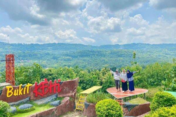 7 Tempat Wisata di Pamekasan, Ada Api Tak Kunjung Padam hingga Kampung Durian 7 Tempat Wisata di Pamekasan, Ada Api Tak Kunjung Padam hingga Kampung Durian