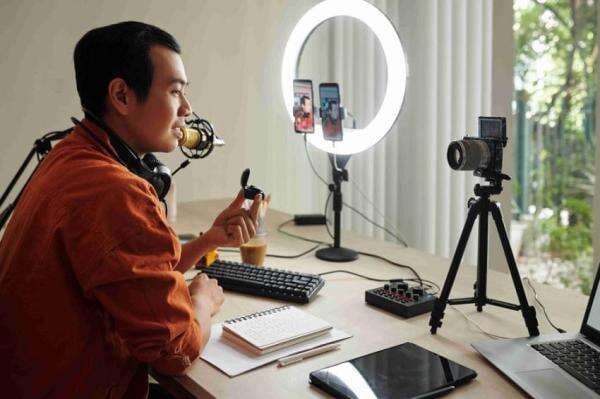 7 Universitas yang Buka Jalur Khusus untuk Content Creator dan YouTuber di Indonesia 7 Universitas yang Buka Jalur Khusus untuk Content Creator dan YouTuber di Indonesia