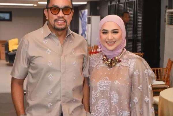 Profil Feby Belinda, Istri Cantik Ahmad Sahroni yang Tuai Sorotan Profil Feby Belinda, Istri Cantik Ahmad Sahroni yang Tuai Sorotan