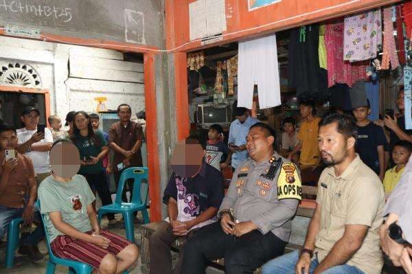 Miris! Ditinggal Merantau Orangtua, Bocah 10 Tahun di Nisel Disiksa Keluarga hingga Cacat Permanen Miris! Ditinggal Merantau Orangtua, Bocah 10 Tahun di Nisel Disiksa Keluarga hingga Cacat Permanen