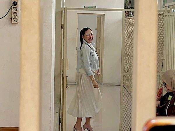 Nikita Mirzani Ready Jalani Sidang Lanjutan Hari Ini, BPOM Jadi Saksi Ahli? Nikita Mirzani Ready Jalani Sidang Lanjutan Hari Ini, BPOM Jadi Saksi Ahli?