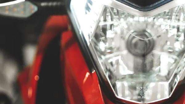 Waspada, Studi Ungkap Lampu LED Bisa Jadi Penyebab Kecelakaan Waspada, Studi Ungkap Lampu LED Bisa Jadi Penyebab Kecelakaan