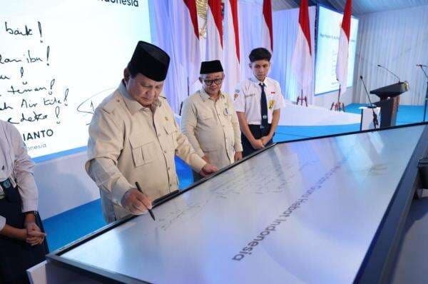 Pesan Prabowo untuk Murid Seluruh Indonesia: Hormati Guru dan Cintai Tanah Air Pesan Prabowo untuk Murid Seluruh Indonesia: Hormati Guru dan Cintai Tanah Air