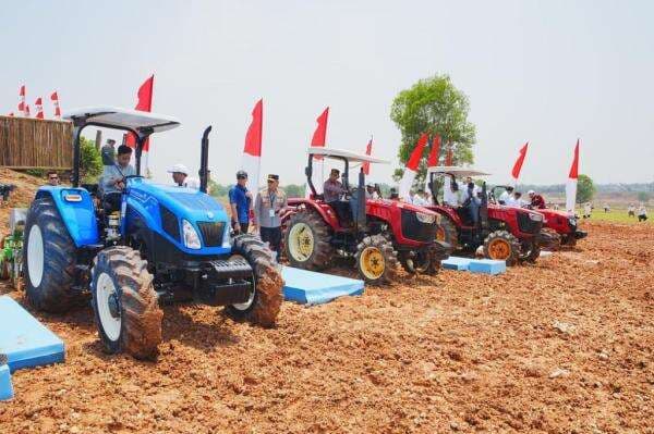 Wapres Gibran Pimpin Tanam Jagung Serentak Polri, Dukung Swasembada Pangan Wapres Gibran Pimpin Tanam Jagung Serentak Polri, Dukung Swasembada Pangan