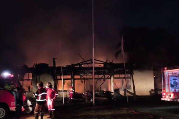 Kebakaran Gedung Pusdiklat Kwarda Pramuka Bengkulu, Api Diduga dari Korsleting Listrik Kebakaran Gedung Pusdiklat Kwarda Pramuka Bengkulu, Api Diduga dari Korsleting Listrik
