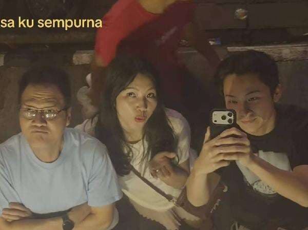 Sweet! Samuel Cipta Rayakan 28 Tahun Pernikahan Orang Tua Lewat Lagu Jagat Rasa Sweet! Samuel Cipta Rayakan 28 Tahun Pernikahan Orang Tua Lewat Lagu Jagat Rasa