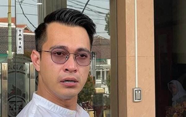 Cerai, Eza Gionino Serahkan Hak Asuh Anak ke Meiza Aulia Coritha Cerai, Eza Gionino Serahkan Hak Asuh Anak ke Meiza Aulia Coritha