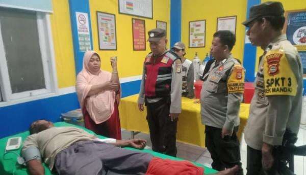 Lindungi Anak-anak, Pria di Maros Tersabet Parang oleh Tetangga Mabuk Lindungi Anak-anak, Pria di Maros Tersabet Parang oleh Tetangga Mabuk