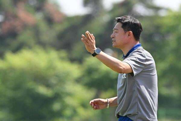 Pelatih Korea Selatan U-23 Sesumbar Ingin Lolos Putaran Final dengan 3 Kemenangan, Timnas Indonesia Dilupakan? Pelatih Korea Selatan U-23 Sesumbar Ingin Lolos Putaran Final dengan 3 Kemenangan, Timnas Indonesia Dilupakan?