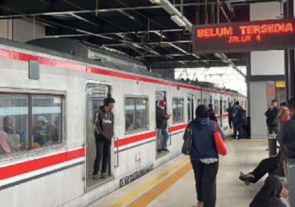 KAI Commuter Rekayasa Operasi 11 Perjalanan KRL Tanah Abang-Rangkasbitung Imbas Gangguan Listrik KAI Commuter Rekayasa Operasi 11 Perjalanan KRL Tanah Abang-Rangkasbitung Imbas Gangguan Listrik