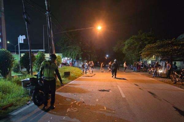 Tragis! Pemotor di Gresik Tewas Kecelakaan Tabrak Truk Tronton Parkir Tragis! Pemotor di Gresik Tewas Kecelakaan Tabrak Truk Tronton Parkir