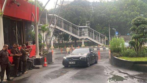 KPK Sita Lagi 2 Mobil Milik Eks Wamenaker Noel Ebenezer, Ini Penampakannya KPK Sita Lagi 2 Mobil Milik Eks Wamenaker Noel Ebenezer, Ini Penampakannya