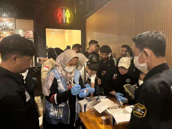 BNN Provinsi Sumsel Kembali Amankan Pengunjung Hiburan Malam di Palembang yang Positif Pakai Narkoba BNN Provinsi Sumsel Kembali Amankan Pengunjung Hiburan Malam di Palembang yang Positif Pakai Narkoba