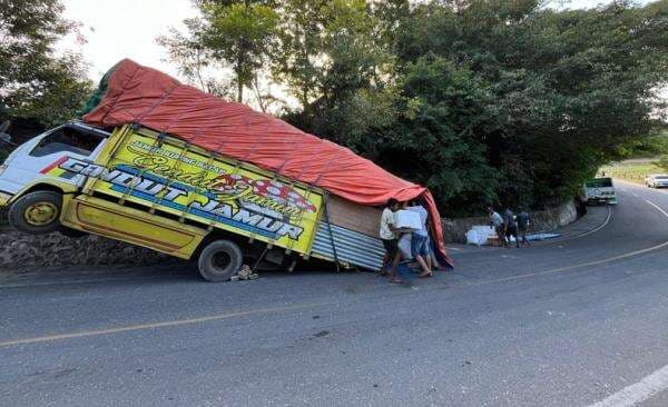 Penertiban Kendaraan ODOL di Sumba Timur, Sat Lantas Siap Tindak Tegas Pelanggaran Penertiban Kendaraan ODOL di Sumba Timur, Sat Lantas Siap Tindak Tegas Pelanggaran