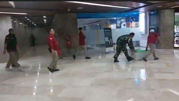 Kejagung Geledah Kemenhut, Diduga terkait Kasus Korupsi yang Disetop KPK Kejagung Geledah Kemenhut, Diduga terkait Kasus Korupsi yang Disetop KPK