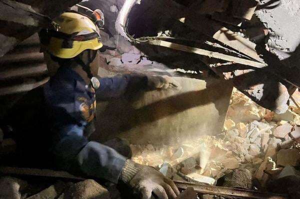 Bencana Longsor di Cilacap Tewaskan 2 Orang, 21 Korban Hilang Tertimbun Bencana Longsor di Cilacap Tewaskan 2 Orang, 21 Korban Hilang Tertimbun