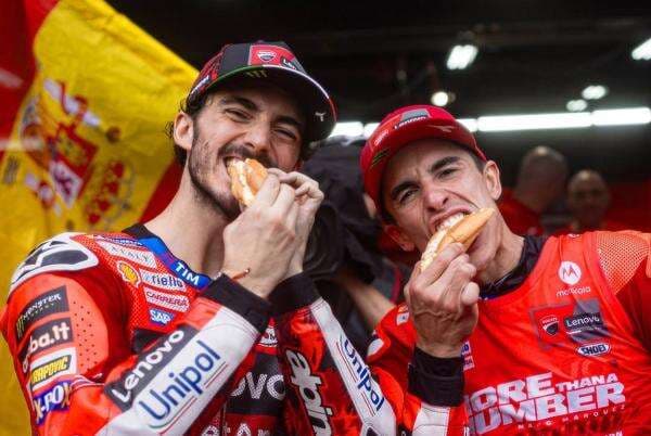 Bukti Francesco Bagnaia Senang Jadi Rekan Setim Marc Marquez: Karaoke dan Minum Sake Bareng! Bukti Francesco Bagnaia Senang Jadi Rekan Setim Marc Marquez: Karaoke dan Minum Sake Bareng!