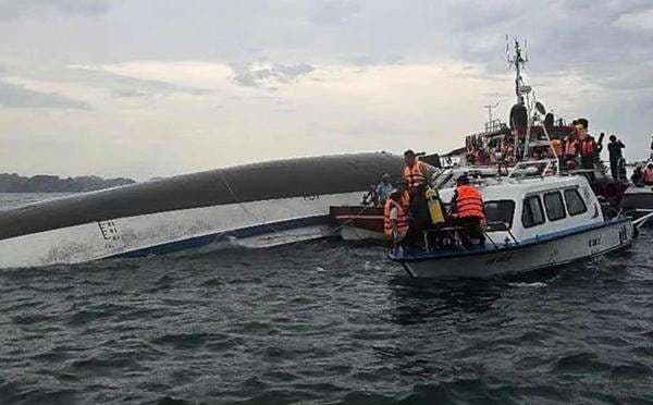 Tragis! Kapal Wisata Terbalik, 34 Orang Tewas dan Beberapa Masih Hilang Tragis! Kapal Wisata Terbalik, 34 Orang Tewas dan Beberapa Masih Hilang