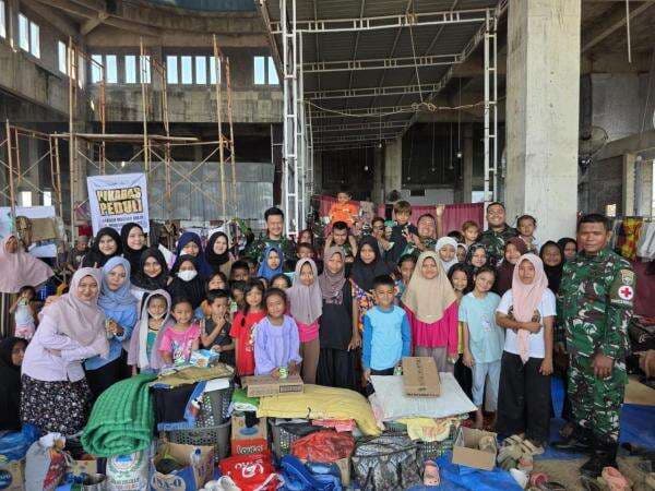 TNI dan Mahasiswa Lakukan Pemulihan Trauma Anak-Anak Korban Bencana di Aceh TNI dan Mahasiswa Lakukan Pemulihan Trauma Anak-Anak Korban Bencana di Aceh